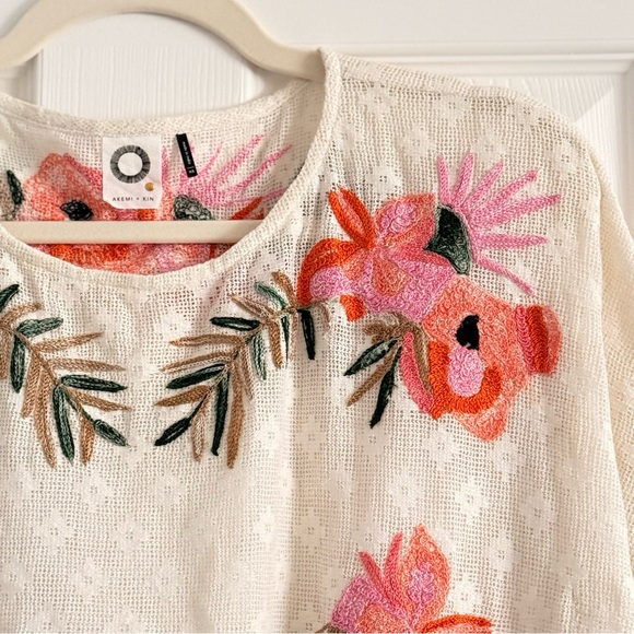 Anthropologie Akemi & Kin Chic Floral Embroidered Tunic Poncho - Picture 11 of 15